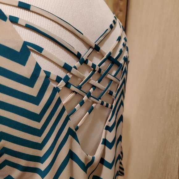 Chevron Pattern Blouse - Picture 3 of 3